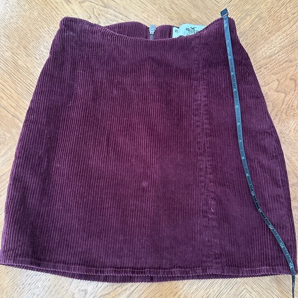 Hollister High Rise Burgundy Corduroy Mini Skirt Size XS Preowned - Picture 2 of 4